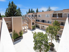 Park Town Apartments in Santa Ana, CA - Foto de edificio - Primary Photo