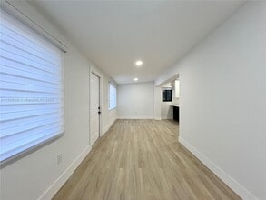 2475 NW 95th Terrace in Miami, FL - Building Photo - Building Photo