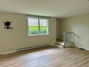 74 Locust Ave in New Canaan, CT - Building Photo - Building Photo