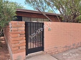 2431 E 2nd St in Tucson, AZ - Building Photo