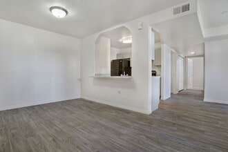 eGate Apartments in Salt Lake City, UT - Foto de edificio - Building Photo