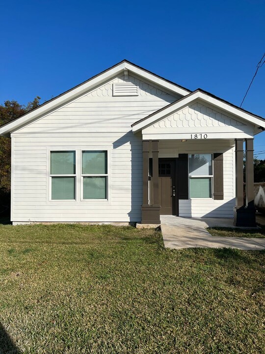 1870 Harriot St in Beaumont, TX - Building Photo