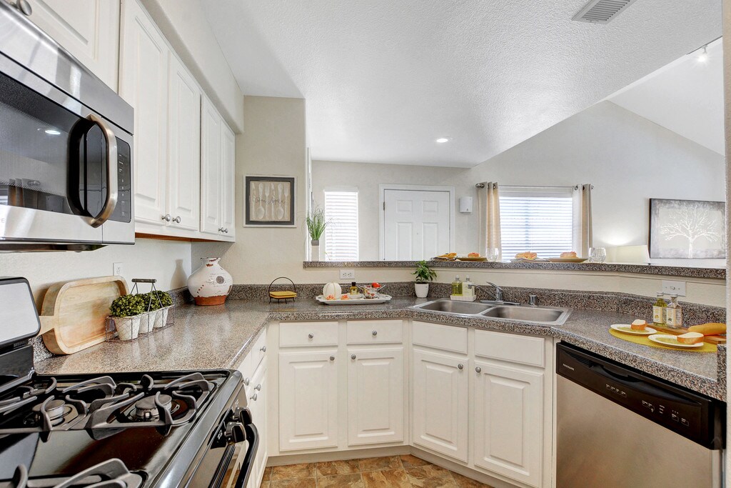 Palm Villas at Whitney Ranch Apartments in Henderson, NV