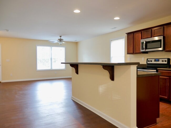 747 Old Graves Mill Rd in Lynchburg, VA - Foto de edificio - Building Photo