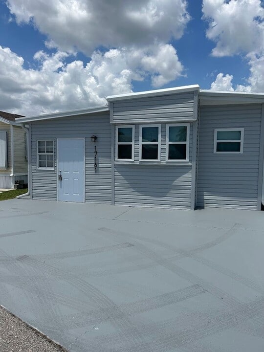 17161 Casselberry Ln in Ft. Myers, FL - Building Photo