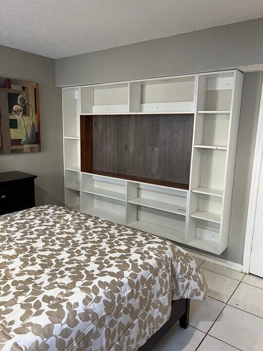 3439 Racquet Club Dr in Grand Prairie, TX - Building Photo