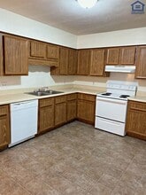 328 Oriole Dr in McMinnville, TN - Foto de edificio - Building Photo