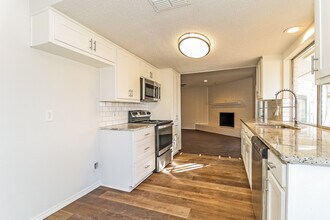 1006 Wembley Rd in Arlington, TX - Foto de edificio - Building Photo