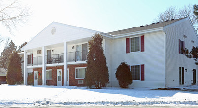 Fountain Circle in Fond du Lac, WI - Building Photo - Building Photo