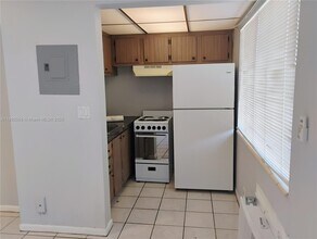 2040 Funston St in Hollywood, FL - Building Photo - Building Photo