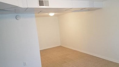 348 Sutherland Ave in Watervliet, MI - Building Photo - Building Photo