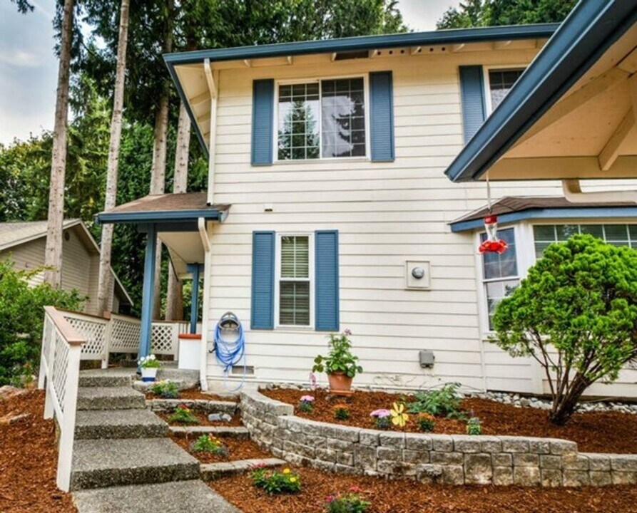13725 NE 87th St in Redmond, WA - Building Photo