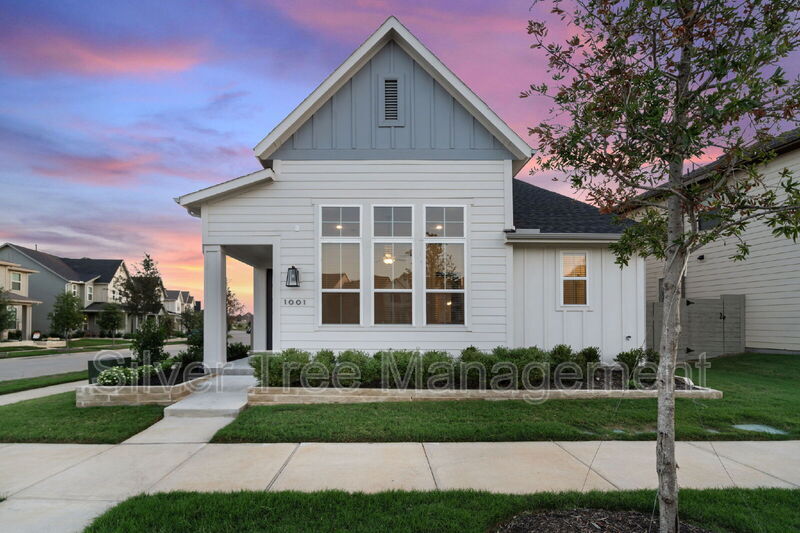 1001 14th St in Bartonville, TX - Building Photo