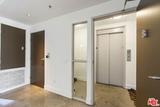 814 S Spring St, Unit 8 in Los Angeles, CA - Foto de edificio - Building Photo