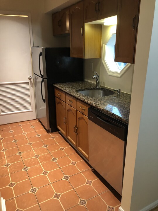 2823 S Wakefield St, Unit D in Arlington, VA - Building Photo