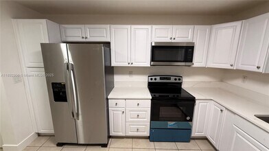 6046 SW 40th St in Miramar, FL - Building Photo - Building Photo