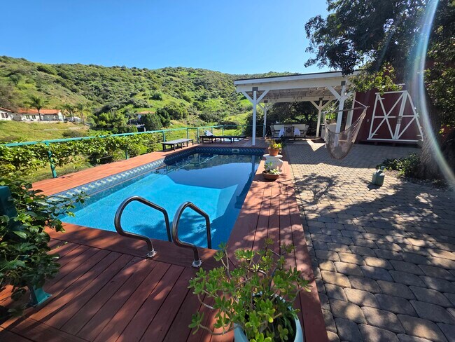 9565 Dale Ave, Unit Shadow Hills Villa in Sunland, CA - Building Photo - Building Photo