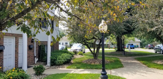 Willow Moor Townhouses II in Jefferson, OH - Foto de edificio - Building Photo