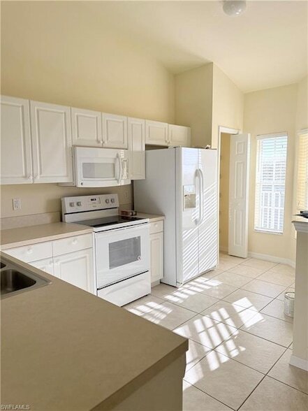 9175 Celeste Dr in Naples, FL - Foto de edificio - Building Photo