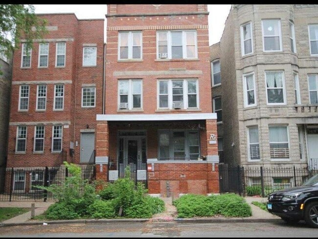 property at 1424 N Maplewood Ave