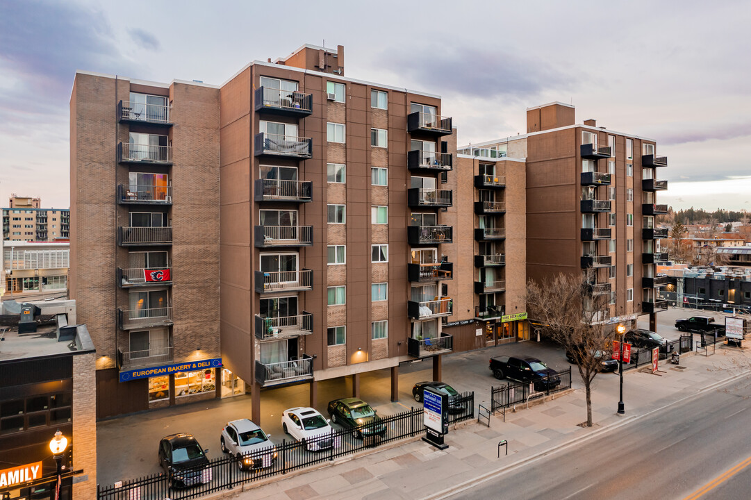 Stradford Towers in Calgary, AB - Building Photo