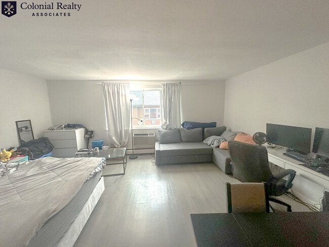 205 Kent St in Brookline, MA - Foto de edificio - Building Photo