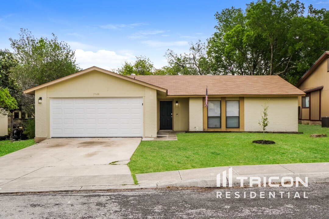 7546 Oriental Trail in San Antonio, TX - Building Photo