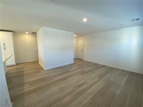 10713 Norfolk View Ct in Las Vegas, NV - Building Photo - Building Photo