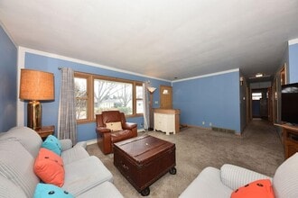 1927 N 118th St in Wauwatosa, WI - Foto de edificio - Building Photo