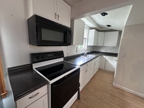 77 Dalton St, Unit 2 in Lowell, MA - Foto de edificio - Building Photo