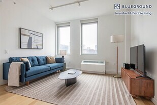 550 W 54th St in New York, NY - Building Photo