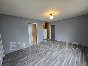 2006 Lafayette St in Waterloo, IA - Building Photo - Building Photo