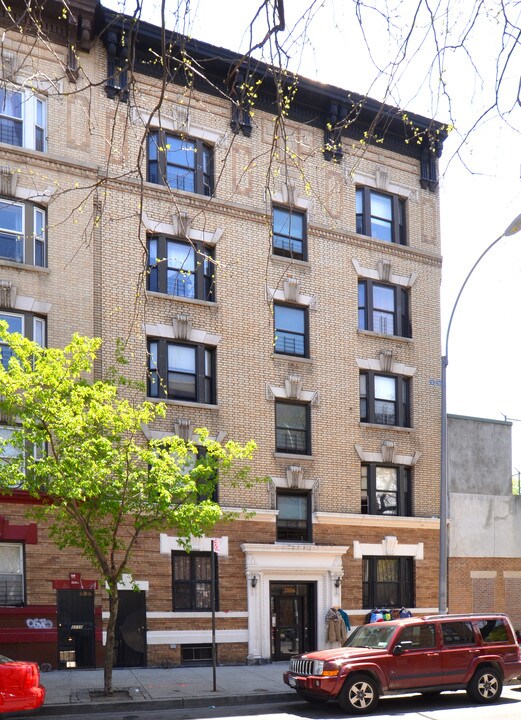 2106 Honeywell Ave in Bronx, NY - Foto de edificio