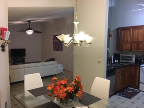 373 Springdale Cir in Palm Springs, FL - Foto de edificio - Building Photo