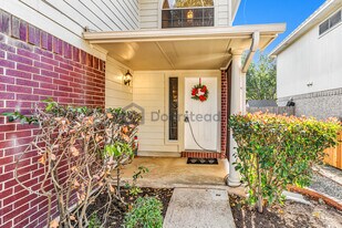 15527 Miss Adriennes Path in Pflugerville, TX - Foto de edificio - Building Photo