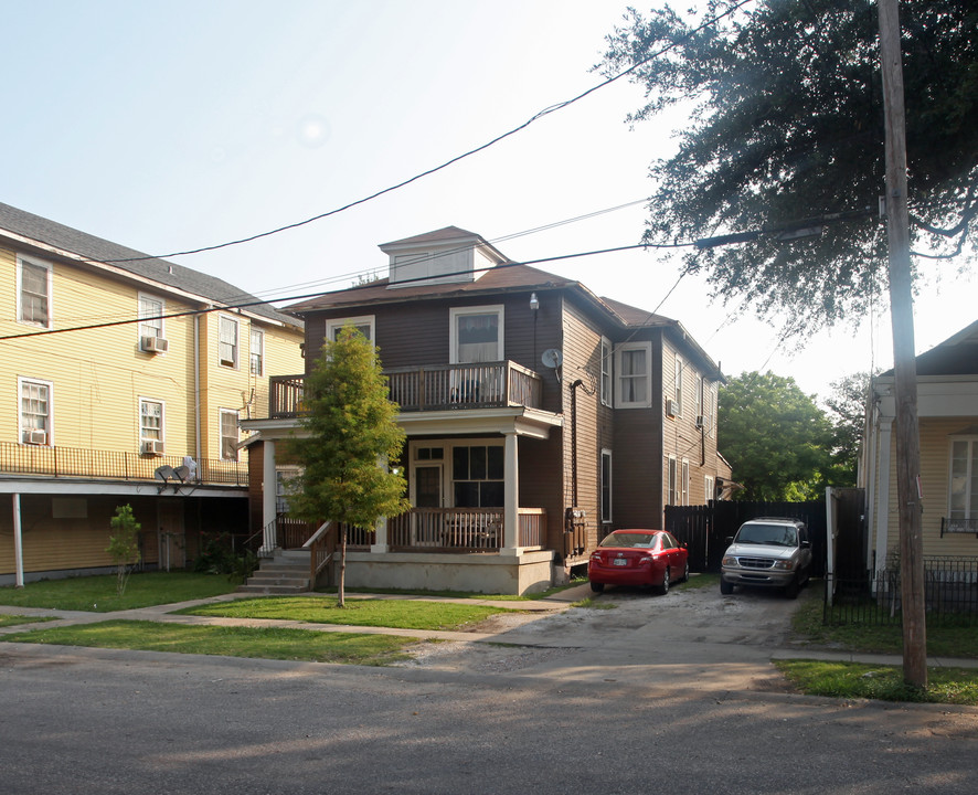 3829 Banks St in New Orleans, LA - Building Photo