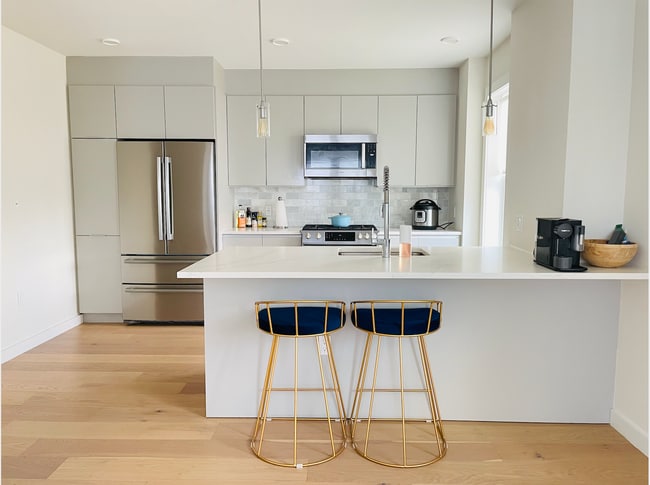 16 Boardman St, Unit 307 in Boston, MA - Foto de edificio - Building Photo