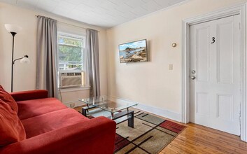 136 Fayette St, Unit A in Ithaca, NY - Foto de edificio - Building Photo