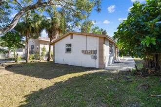 2135 W St Conrad St in Tampa, FL - Foto de edificio - Building Photo