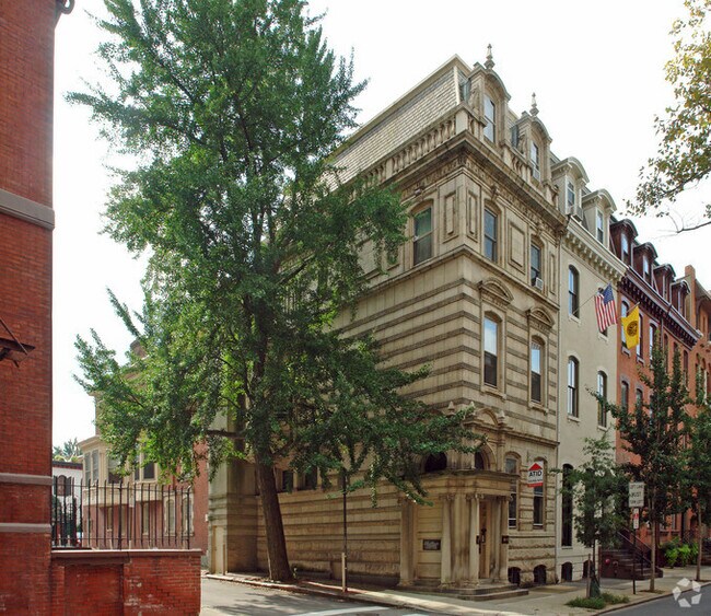 313 S 17th St, Unit 2R in Philadelphia, PA - Building Photo - Building Photo
