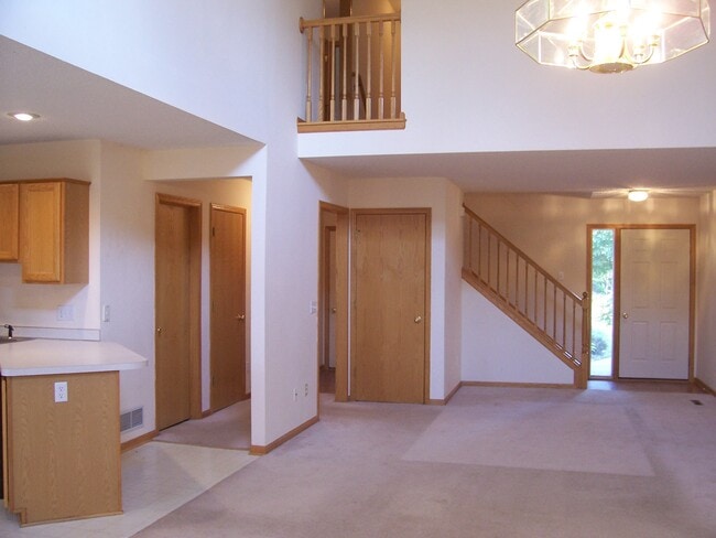 14977 Ember Ct in Apple Valley, MN - Foto de edificio - Building Photo