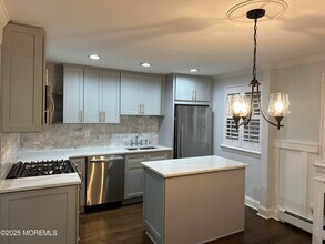 102 Manor Dr in Red Bank, NJ - Building Photo - Building Photo