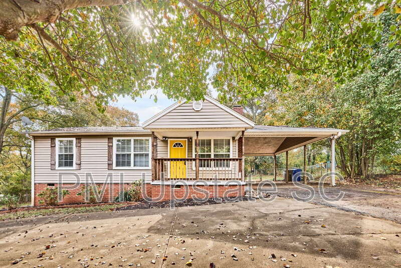 28 Pine Grove Ln in Greenville, SC - Building Photo