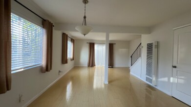 2090 Aldengate Way in Hayward, CA - Building Photo - Building Photo