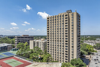 Woodway Place Atrium Condo in Houston, TX - Building Photo - Building Photo