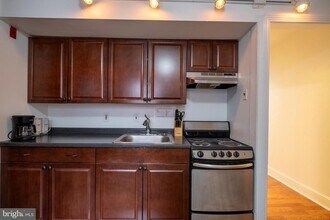 320 S Juniper St in Philadelphia, PA - Building Photo - Building Photo