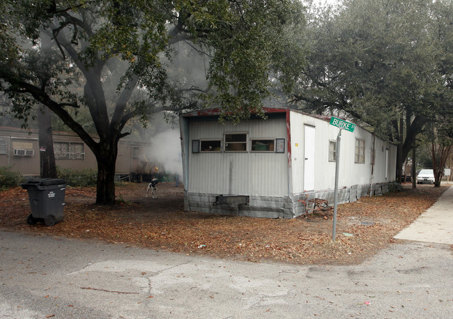 5739 N Murray Ave in Charleston, SC - Foto de edificio - Building Photo