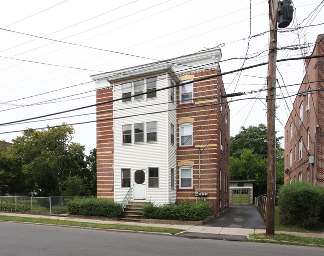 164 Oak St in New Britain, CT - Foto de edificio - Building Photo