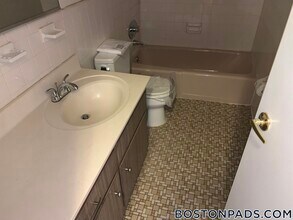 27 Captain Parker Arms in Lexington, MA - Building Photo - Building Photo