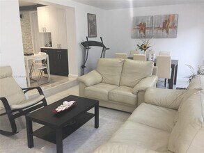 487 NW 98th Ct in Miami, FL - Building Photo - Building Photo